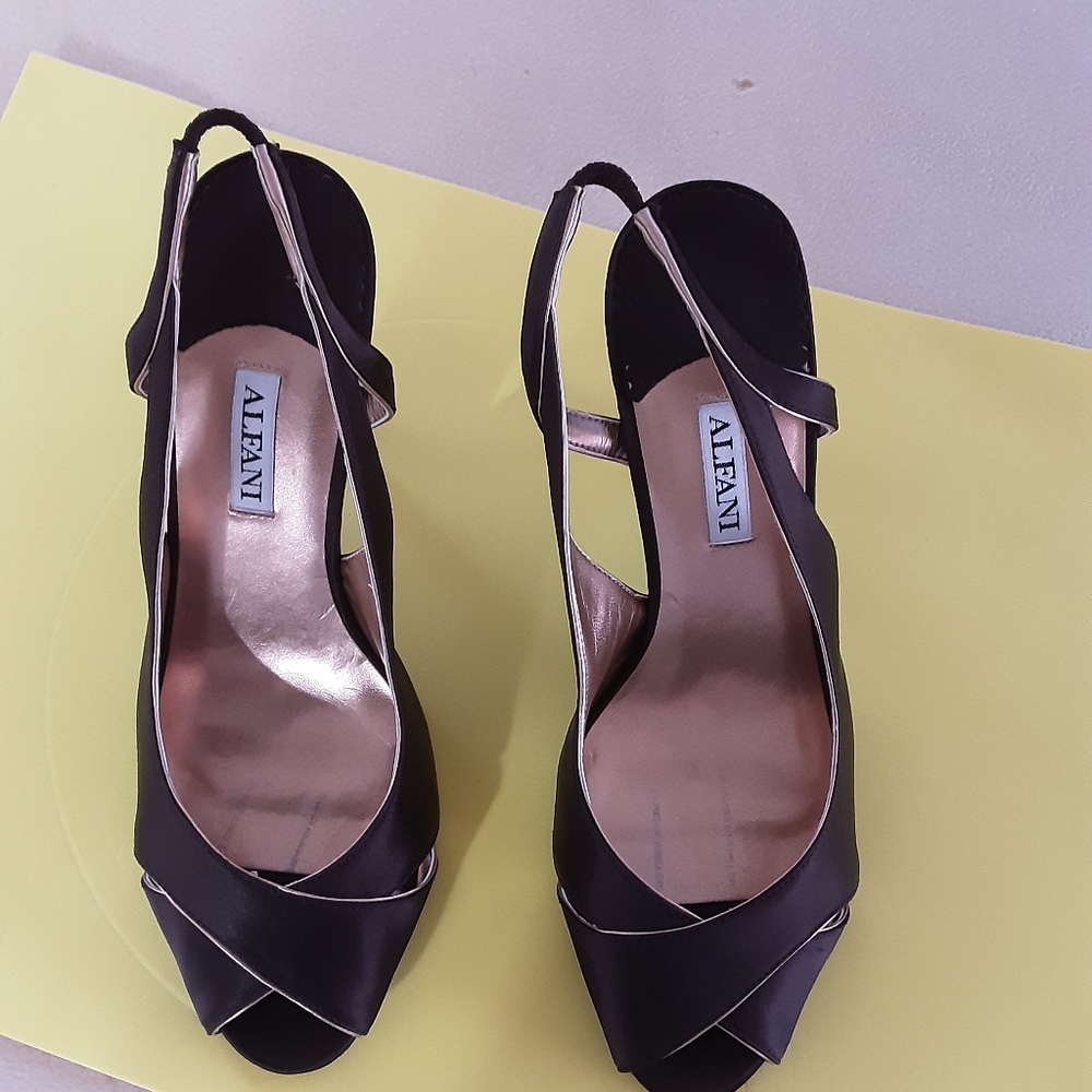ALFANI #456 Women's Sandals Heels Pumps Satin Sz 8M Brown Preowned